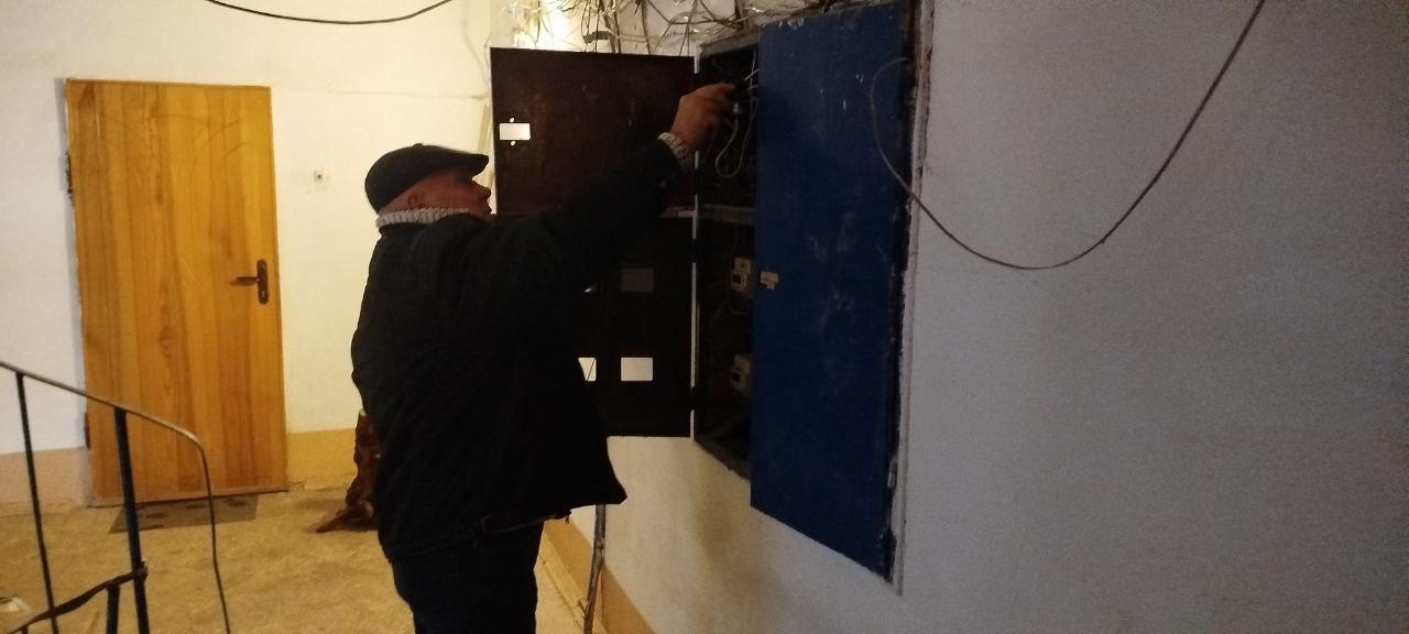 Рабочие из Хабаровского края комплексно отремонтировали поломку электричества в Дебальцево