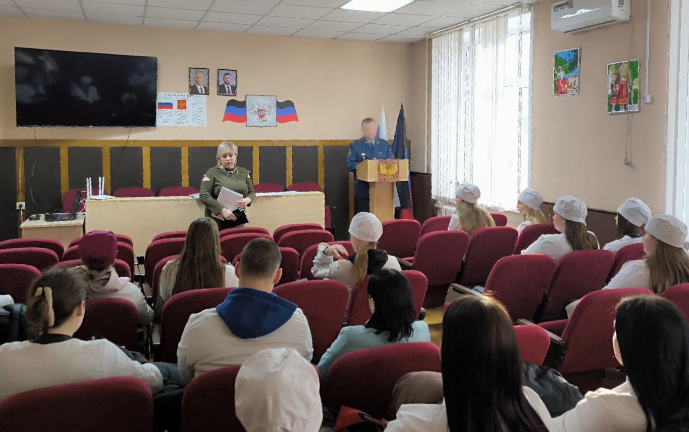 Сотрудники Главного управления ФСИН России по ДНР посетили учебные заведения Республики