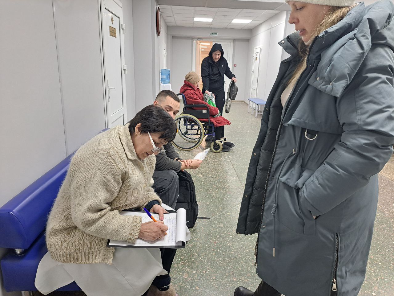 Представители администрации городского округа Дебальцево проводят сбор предложений от жителей города Светлодарска по выбору общественной территории для благоустройства в рамках Всероссийского конкурса лучших проектов...