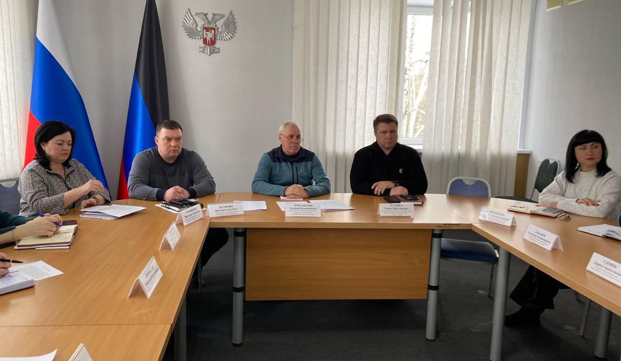 Евгений Поплавский: Провел еженедельное аппаратное совещание с руководителями ведомств и силовых структур