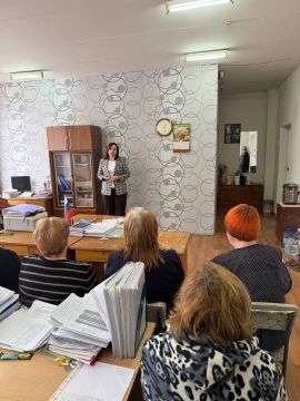 По поручению Главы Республики Дениса Пушилина, депутат Донецкого городского Совета ДНР Елена Сорокина провела встречу с трудовым коллективом ГБПОУ "Донецкий строительный техникум" по адресу: