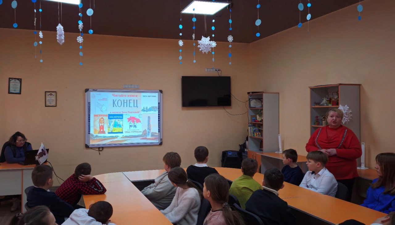 *** 25.02.2026г. заведующая Информационно-библиотечного отдела МБУ «МИРОНОВСКИЙ ПОСЕЛКОВЫЙ ДК» Наталья Михайловна провела для учащихся 5-6 классов ГБОУ «Мироновская школа №10 г.о. Дебальцево» Час истории «Пионер-герой Зина...