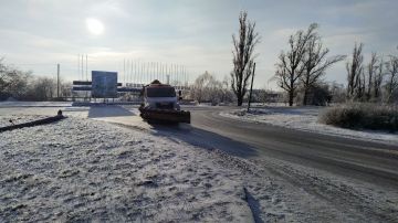 Сергей Ермаков: В рамках поручения Главы Республики Дениса Пушилина в Снежном в феврале проводились работы по зимнему содержанию улично-дорожной сети и пешеходных зон