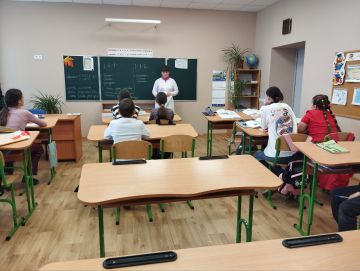 Сотрудники Староигнатьевской амбулатории ОПСМ провели беседу с учащимися старших классов на тему: " Польза и вред гаджетов"