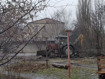 26 февраля, с целью приведения территории в надлежащее состояние после проведения ремонтных работ силами Филиала «Макеевкатеплосеть» ГУП ДНР «Донбасстеплоэнерго» выполнены работы по обратной засыпке участка теплотрассы возле...