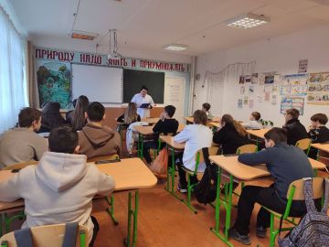 Медицинская сестра кабинета по оказанию медицинской помощью несовершеннолетним Гранитненской амбулатории ОПСМ провела беседу с обучающимися 8 класса на тему: "Личная гигиена подростков "