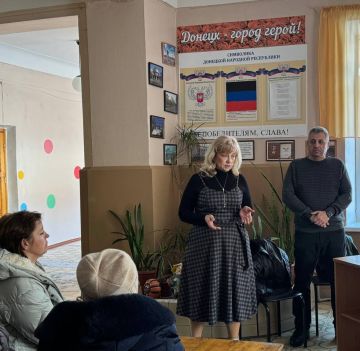 Сегодня, 26 февраля, руководитель Управы Ворошиловского внутригородского района Администрации городского округа Донецк Копылова Татьяна и депутат Донецкого Городского совета Либерман Эдуард провели встречу с населением