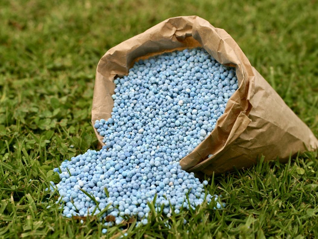 В основе всех методов расчета необходимых норм удобрений лежит баланс питательных веществ: сопоставление расхода элементов питания на формирование урожая (вынос) и поступления питательных веществ из почвы и удобрений, а...