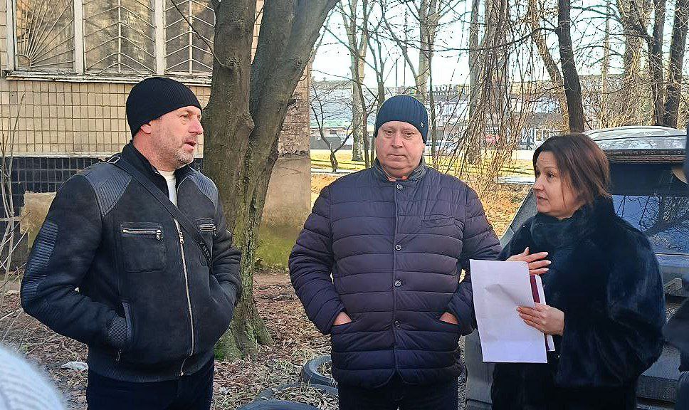 Анна Кондрыкинская: Недавно ко мне обратилась жительница дома № 181 по улице Артёма в Киевском районе Донецка, Ирина Петровна, от лица всех соседей