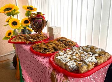 В рамках Года единства народов России, соблюдая славянские традиции, лицеисты приняли участие в культурно-просветительском фольк-проекте «Живая нить», в котором переплелись древние языческие обряды, христианские смыслы и...