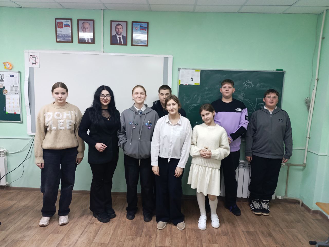 Школьников Кировского познакомили с различными профессиями