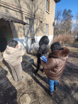 Депутат Енакиевского городского совета Донецкой Народной Республики, фракции «Единая Россия» Елена Лысенко провела встречу с населением по адресу: г. Енакиево, ул. Разина, д. 18