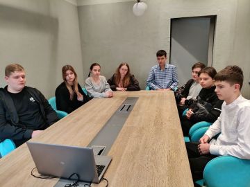 Константин Зинченко: Юные дипломаты приняли участие в онлай встрече, которая была посвящена Дню открытых дверей!