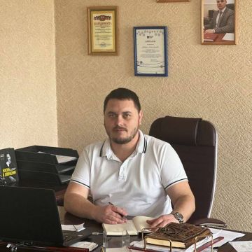 Сегодня свой День рождения празднует депутат Ясиноватского муниципального совета ДНР Антон Никитин!