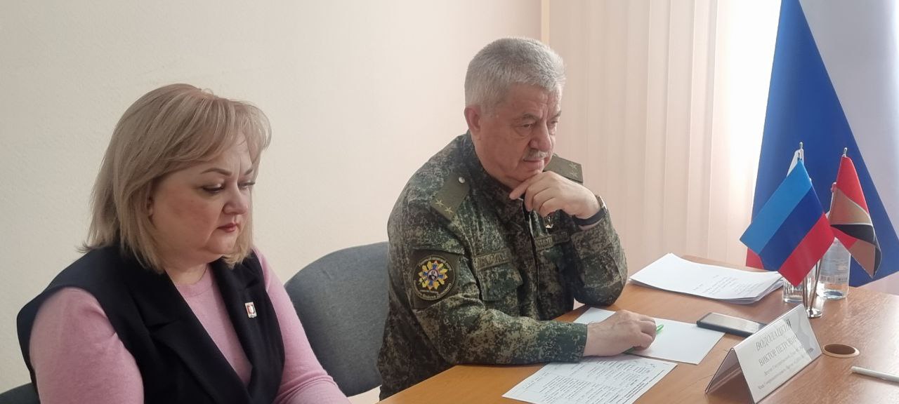 Виктор Водолацкий: В рамках региональной недели провел прием граждан в общественной приемной Партии "Единая Россия" в городе Алчевске