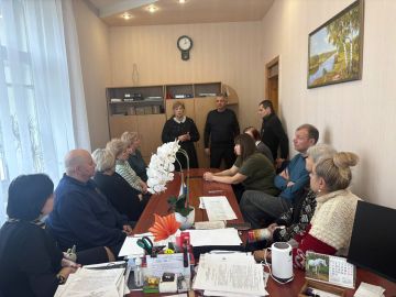 Сегодня, 3 марта, руководитель Управы Ворошиловского внутригородского района Администрации городского округа Донецк Копылова Татьяна и депутат Донецкого Городского совета Либерман Эдуард провели встречу с населением