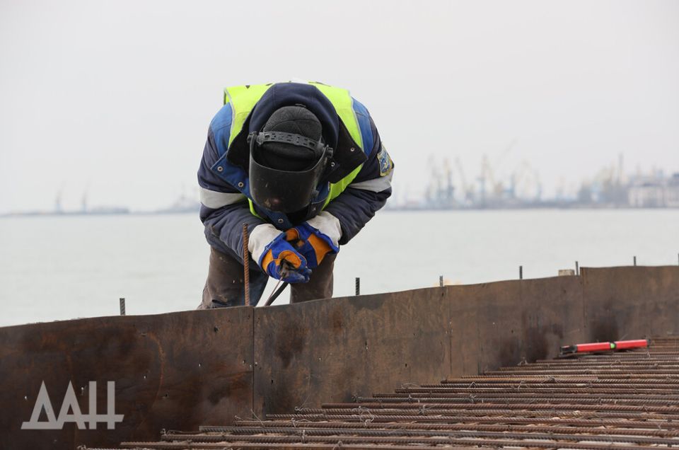 Сталевары и хлеборобы в цене: Роструд рассказал, кто нужнее всего в Донбассе