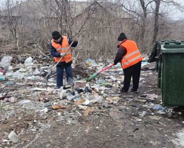 Сегодня, 3 марта, с целью приведения территории в надлежащее санитарное состояние силами МУП АГМ «Коммунальник-15» проведены работы по уборке контейнерной площадки по ул. Физкультурной в районе жилого дома № 31