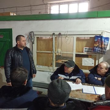 Депутат Старобешевского муниципального совета от партии "Единая Россия" Артем Менякин провел встречу с трудовым коллективом Филиала № 6 "Комсомольское рудоуправление" ООО "ЮГМК ДОНЕЦК"