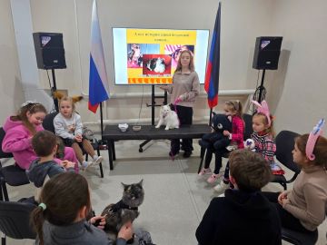 В МБУ «Клуб им. Пушкина г.о. Торез» организовали познавательно-творческий час для детей и родителей