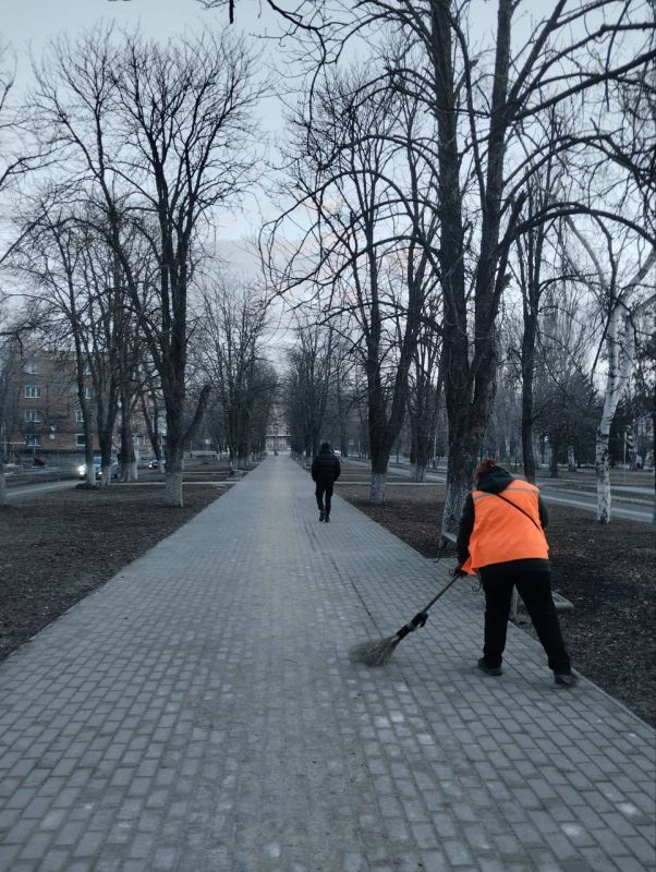 Александр Пеняев: За 03.03.2026 работниками МУП АГЯ "ЖЭК" выполнена уборка территорий в г. Ясиноватая и г. Авдеевка