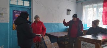 Заведующий Камышеватским территориальным сектором Ирина Цебро встретилась с жителями села Камышеватое