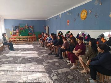 Заместитель главы администрации Амвросиевского муниципального округа Елена Крюкова провела встречу с сотрудниками Амвросиевского детского сада №2