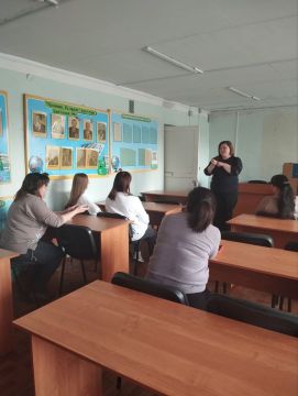 Депутат Тельмановского муниципального совета Юлия Налбат провела встречу с коллективом отдела образования Администрации Тельмановского муниципального округа