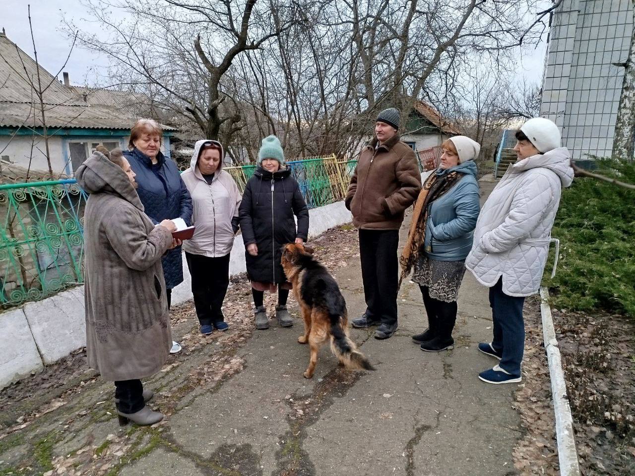 Сегодня, 3 марта, сотрудники Зуевского территориального отдела Администрации муниципального образования провели встречу с гражданами в селе Золотаревка на улице Ломоносова
