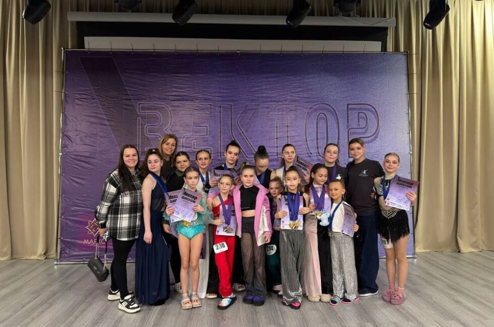 Звездный ансамбль. Донецкие танцоры за неделю завоевали почти 160 медалей