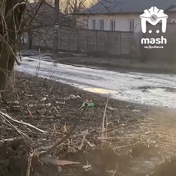 Большой бассейн на открытом воздухе организовали коммунальщики жителям переулка Одесского в Макеевке