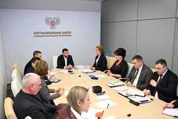 На еженедельном оперативном совещании с руководителями органов исполнительной власти и главами муниципальных образований Глава Республики Денис Пушилин: