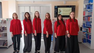 По партпроекту Единой России "Культура малой Родины" в Снежном провели вечер поэзии и народной музыки