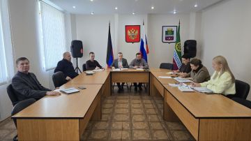 Дмитрий Блинов: Принял участие в аппаратном совещании, которое провел врип главы муниципального образования Старобешевский муниципальный округ Алексей Черкашин с руководителями структурных и территориальных подразделений...