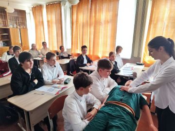 Лариса Толстыкина: В ДНР продолжается оснащение школьных предметных кабинетов в рамках национального проекта «Молодежь и дети»