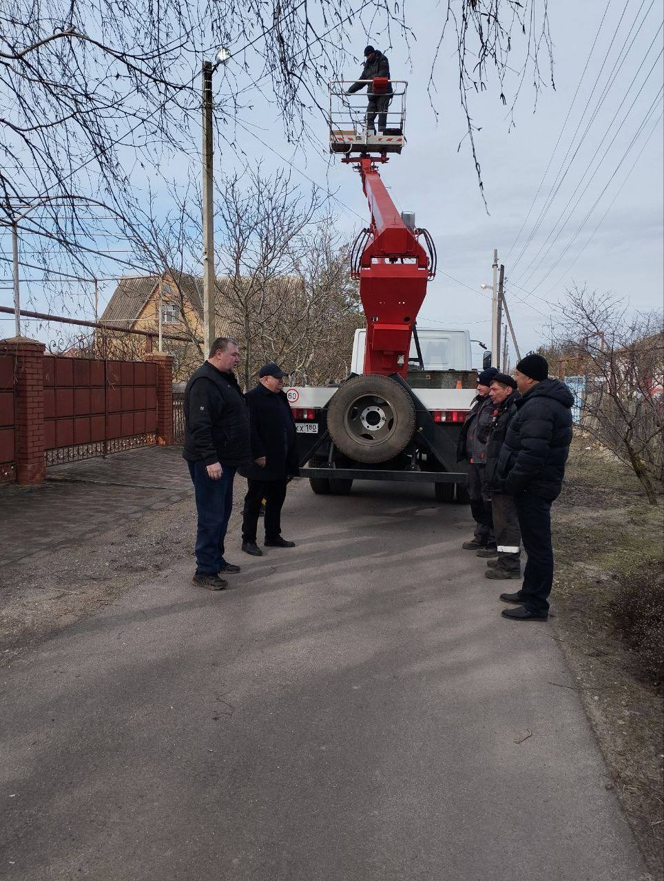 Плановые работы МБУ «Вектор» в пгт Ялта: свет и безопасность