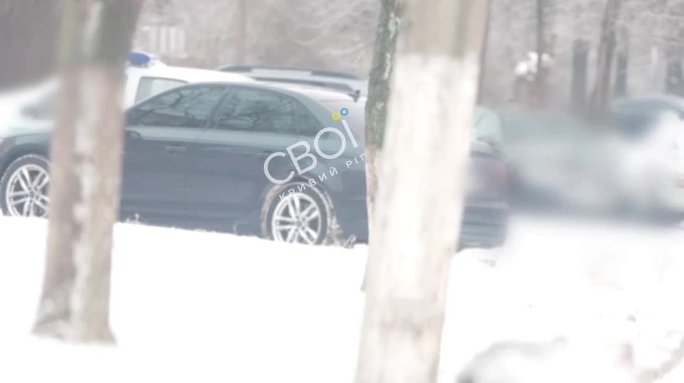 Тем временем заместитель начальника отделения полиции №3 (Покровский) Вадим Полохало (