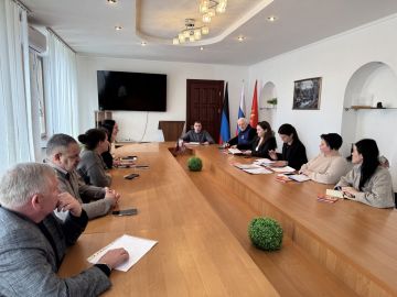 03 марта по поручению Главы муниципального образования городской округа Торез Донецкой Народной Республики А.В. Чеснокова заместитель главы администрации городского округа Торез А.С. Остапенко провел заседание Штаба по...