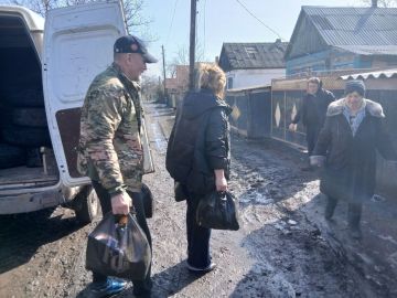 Александр Пеняев: Вчера, 2 марта, поручил заместителю главы Лисовенко Каролине навестить жителей пос