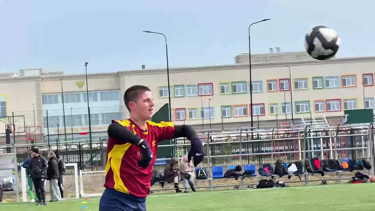 Не сбавляем победный темп. В рамках проекта «Старший Брат» в Мариуполе состоялась игра городского чемпионата по футболу: футбольная команда Народной Дружины встретилась с ФК «Сигнал-Адамант»