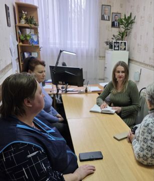 Депутат Старобешевского муниципального совета от Партии «ЕДИНАЯ РОССИЯ» Светлана Клапша провела встречу с трудовым коллективом Петровской школы