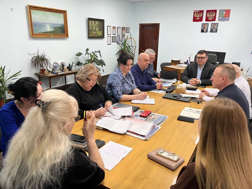 Василий Овчаров: Сегодня, 4 марта, провел оперативное совещание по рабочим вопросам с участием заместителей Главы и руководителей структурных подразделений Администрации округа