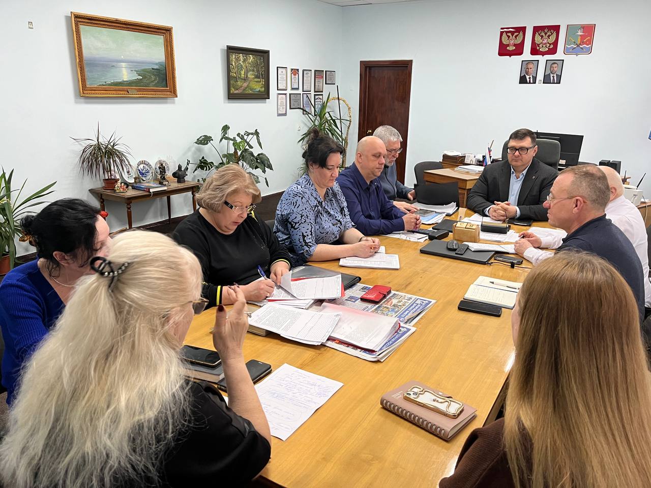 Василий Овчаров: Сегодня, 4 марта, провел оперативное совещание по рабочим вопросам с участием заместителей Главы и руководителей структурных подразделений Администрации округа