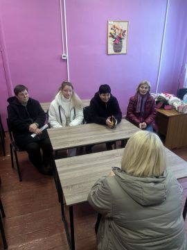 Заведующий Мирненским территориальным сектором провела встречу с трудовым коллективом Миненского дома культуры