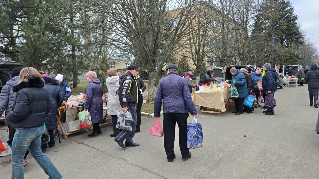 В поселке Старобешево прошла выездная торговая ярмарка