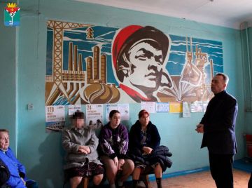 Александр Петрикин: Сегодня в ПВР г. Енакиево провел встречу с эвакуированными гражданами Краснолиманщины