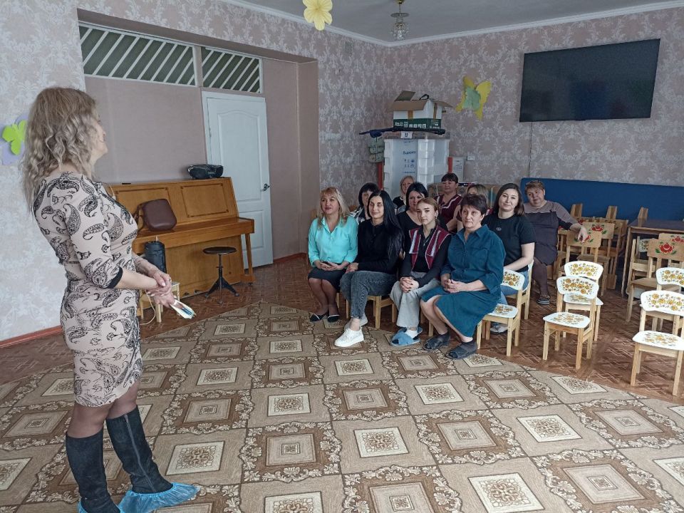 Заместитель главы администрации Амвросиевского муниципального округа Татьяна Разводова провела встречу с трудовым коллективом Детский сад №7 "Красная шапочка"