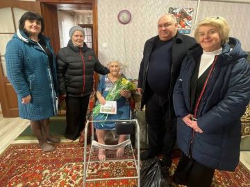 Забота о старшем поколении: в поселке Ялта поздравили с 99-летием участницу событий военных лет Валентину Овсянникову