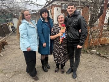 В Мангушском округе Единая Россия дарит праздник матерям Героев