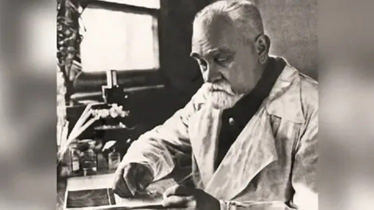 Когда вид клеща — носителя болезни — был обнаружен, начались опыты